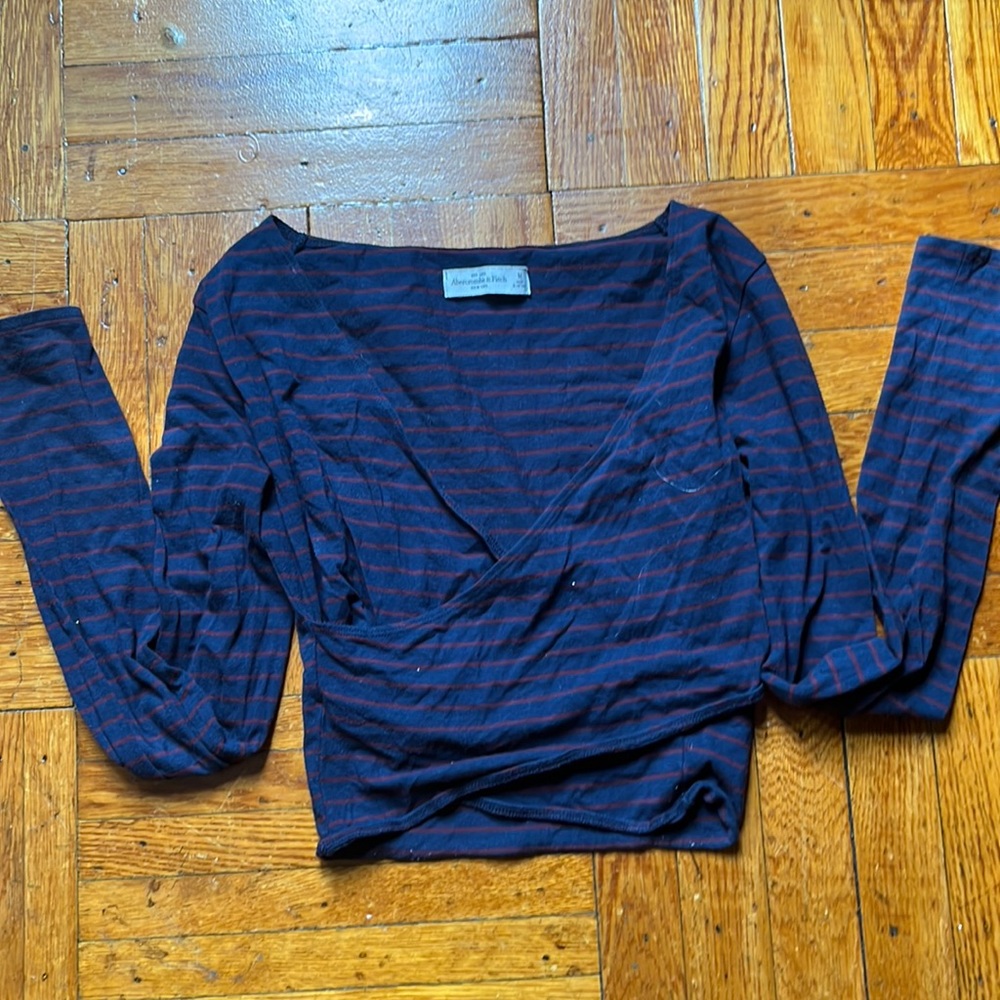Navy blue striped long sleeve crop top